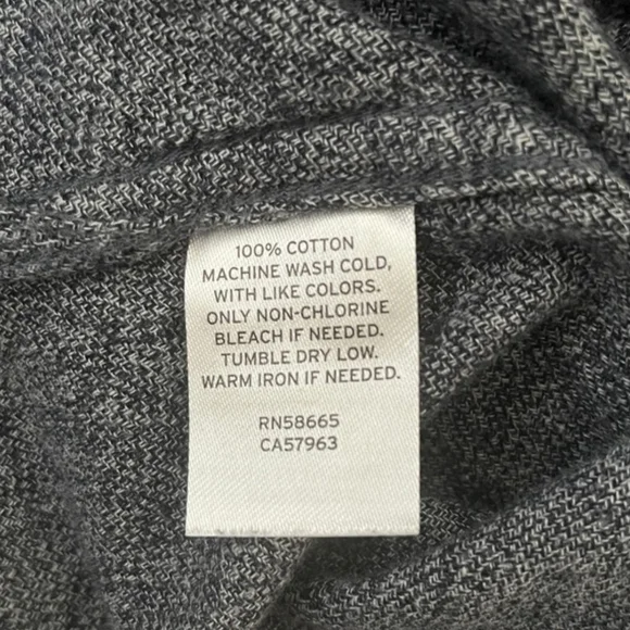 Stylish Blue Button-Down Shirt for Men, Size Large - Picture 7 of 7